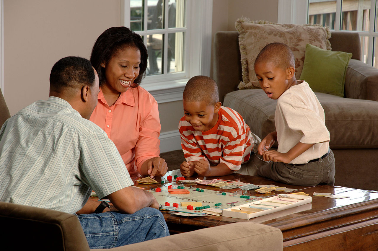1280px-family_playing_board_game